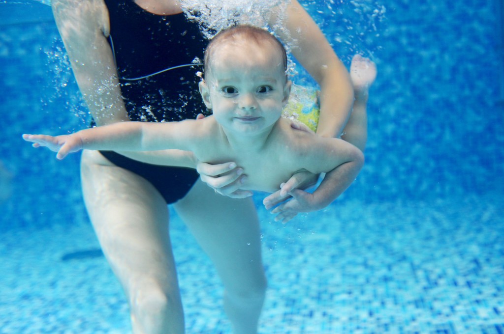 medaktiv-babykurse-augsburg-babyschwimmen-tauchen.jpg